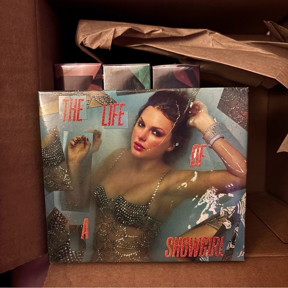 SEALED TSwift - The Life of a Showgirl Deluxe: Sweat & Vanilla Perfume Edition - Picture 2 of 2
